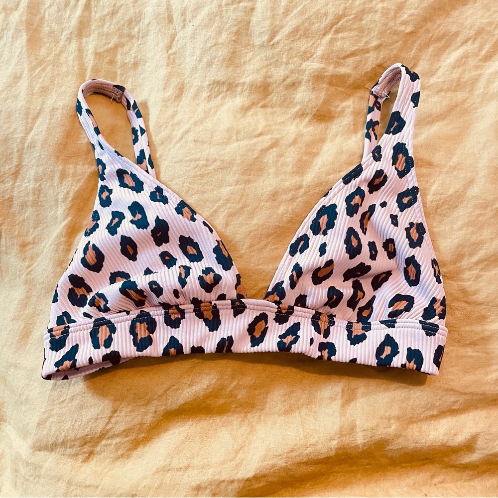 Billabong leopard bring bikini top excellent condition size large